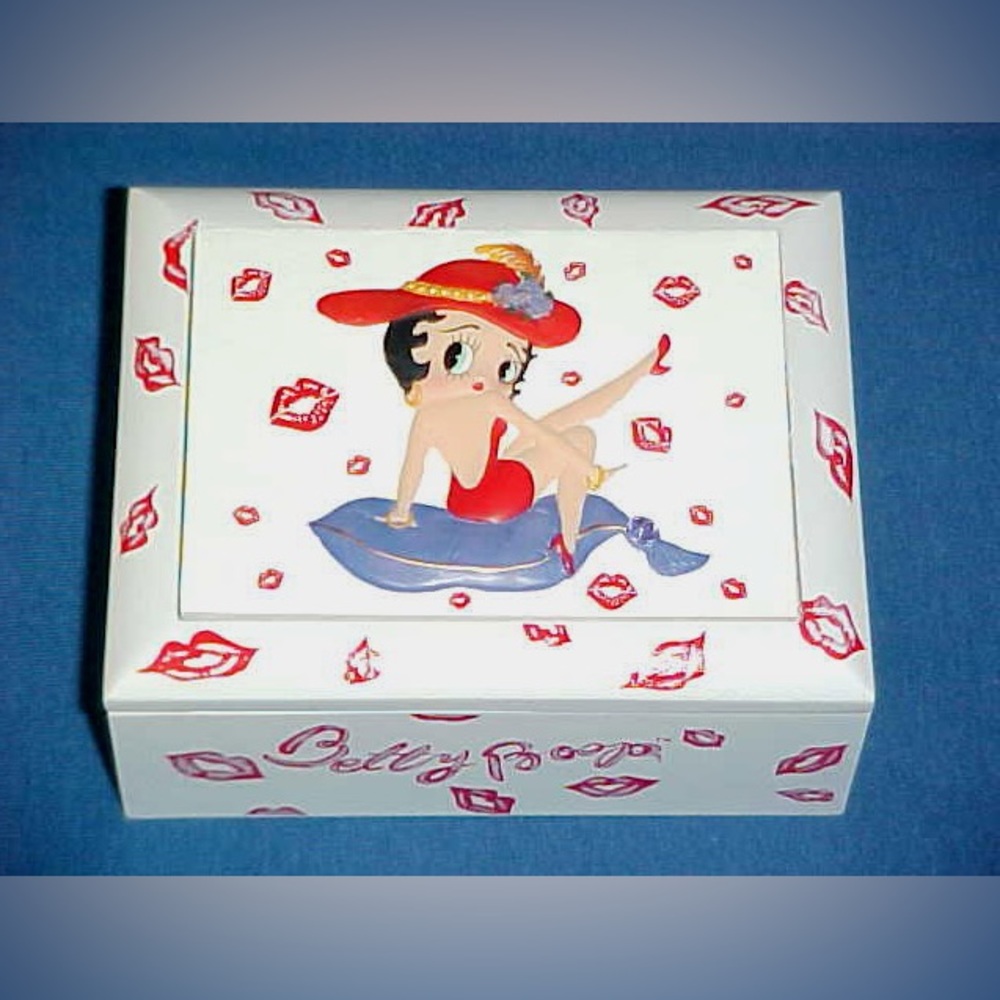 NIB Betty Boop music box jewelry box